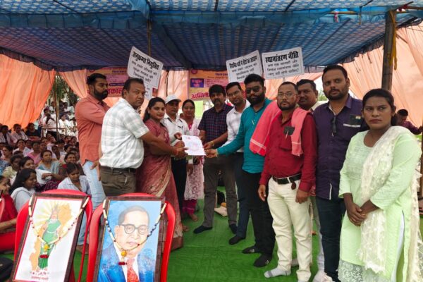 अनिश्चितकालीन हड़ताल पर बैठे एनएचएम कर्मचारियों को छत्तीसगढ़िया क्रांति सेना और जोहार छत्तीसगढ़ पार्टी ने दिया समर्थन